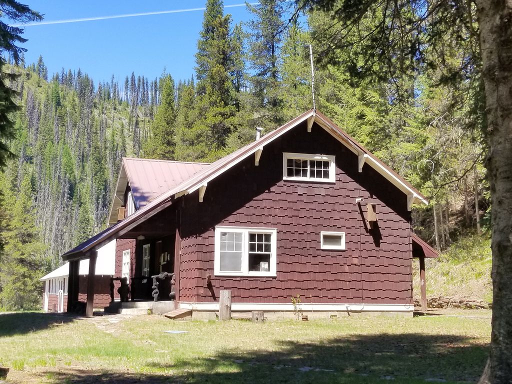 Admin_building_2_-_Red_Ives_RS_-_Idaho_Panhandle_NF_Idaho