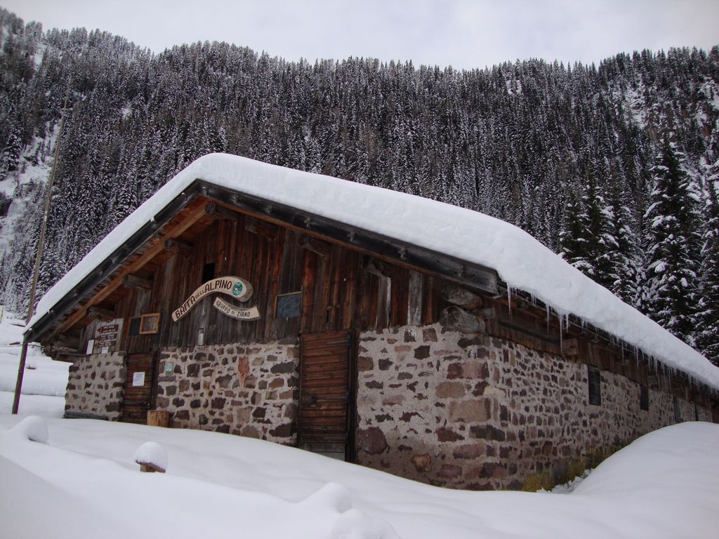 Baita_dell'alpino_Sadole_-_panoramio