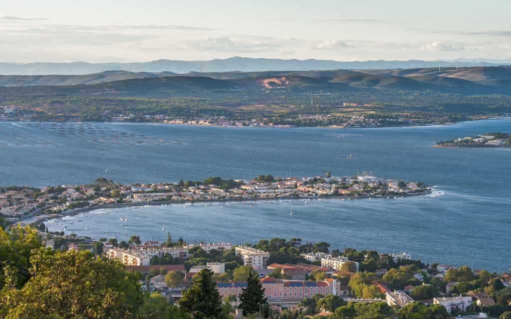 Photo №3 of Mont Saint-Clair