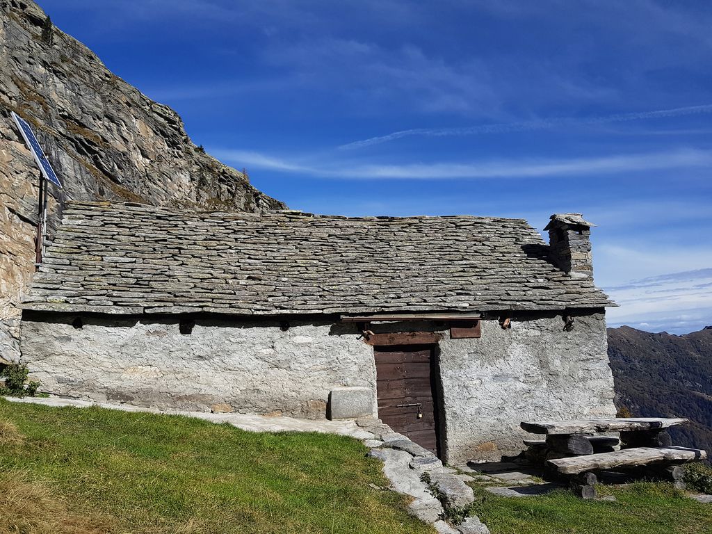 Bivouac_Rifugio_Regi%2C_Alpe_Forno_(1888m)_in_Val_Vigezzo_-_Santa_Maria_Maggiore%2C_VCO%2C_Piedmont%2C_Italy_-_2020-10-11