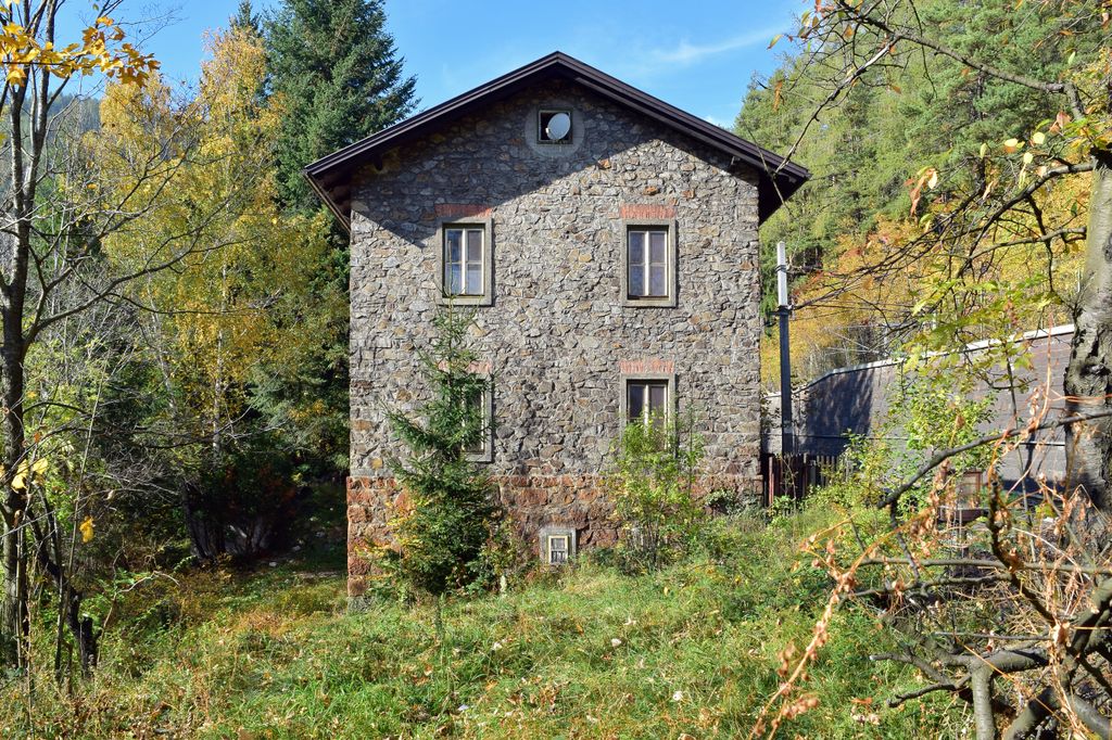 Breitenstein_-_Semmeringbahn_-_Bahnw%C3%A4rterh%C3%A4uschen_WH_156