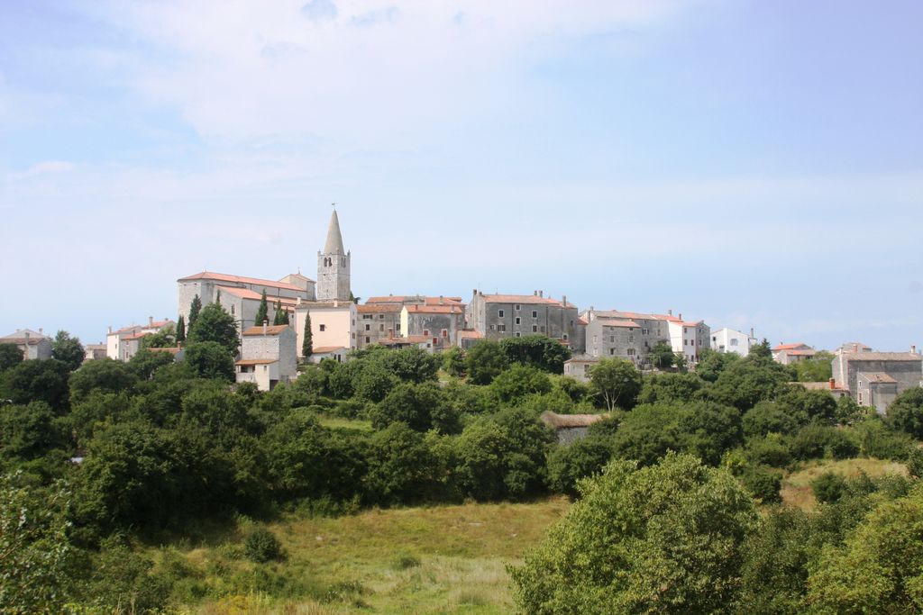 Photo №2 of Mon Perin