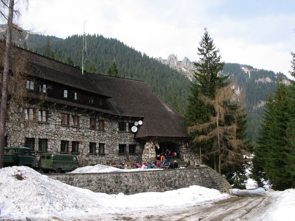 Dolina_Chocho%C5%82owska_-_schronisko