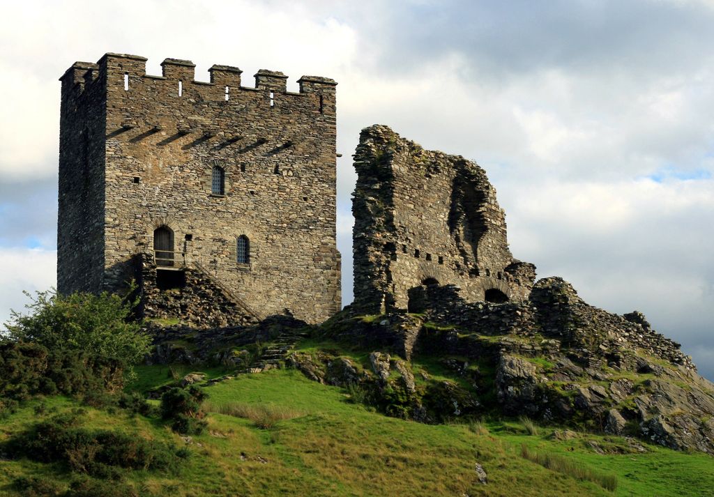 Photo №2 of Dolwyddelan Castle