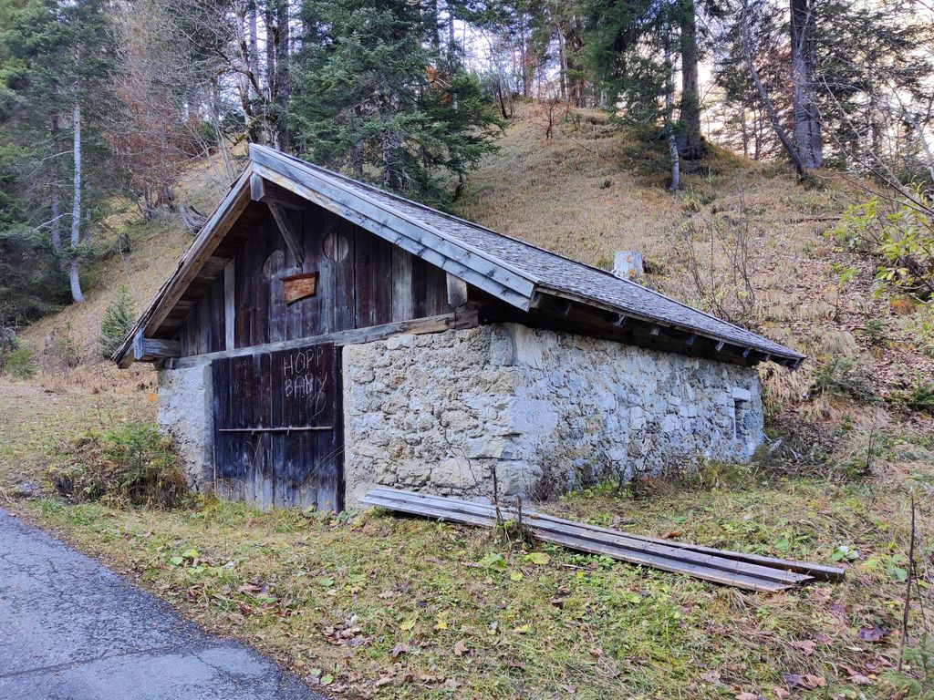 Photo №3 of 3. Ladhütte