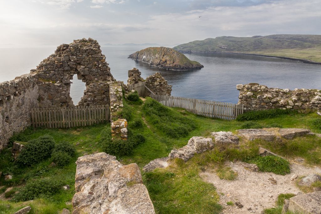 Photo №2 of Duntulm Castle