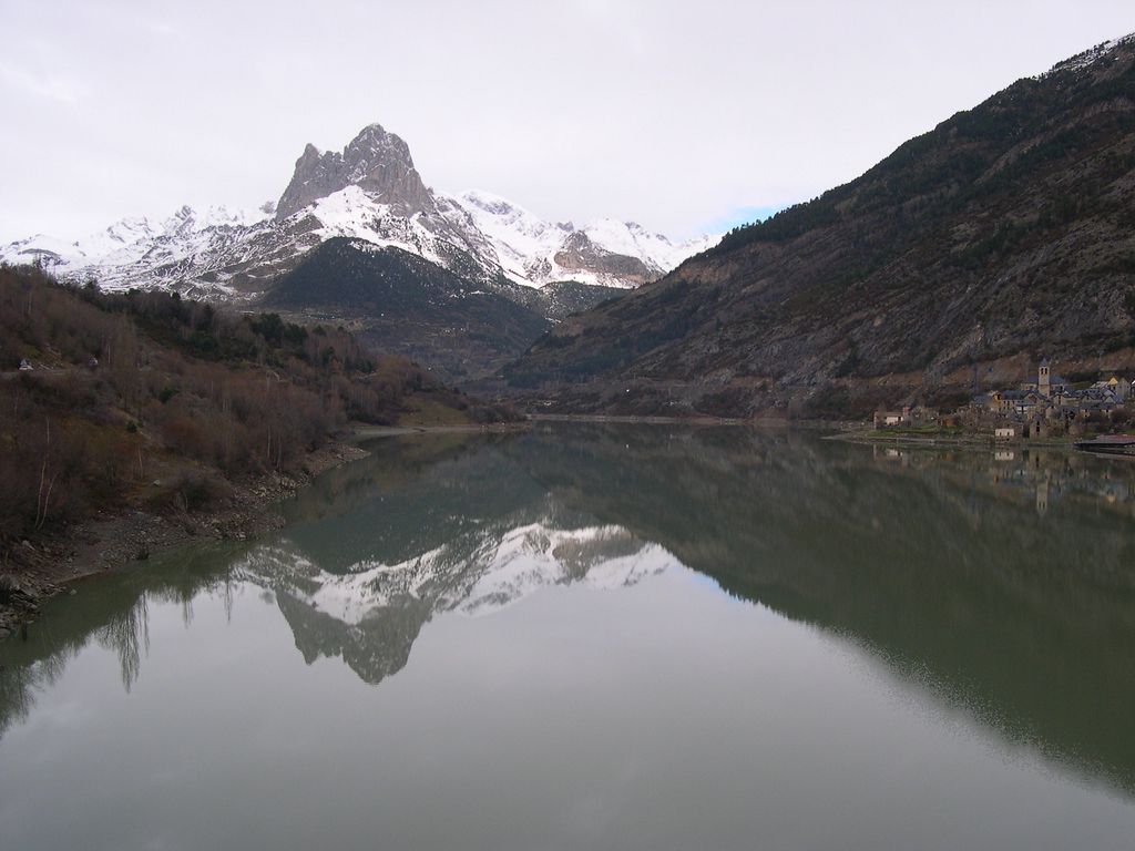 Photo №2 of Embalse de Lanuza
