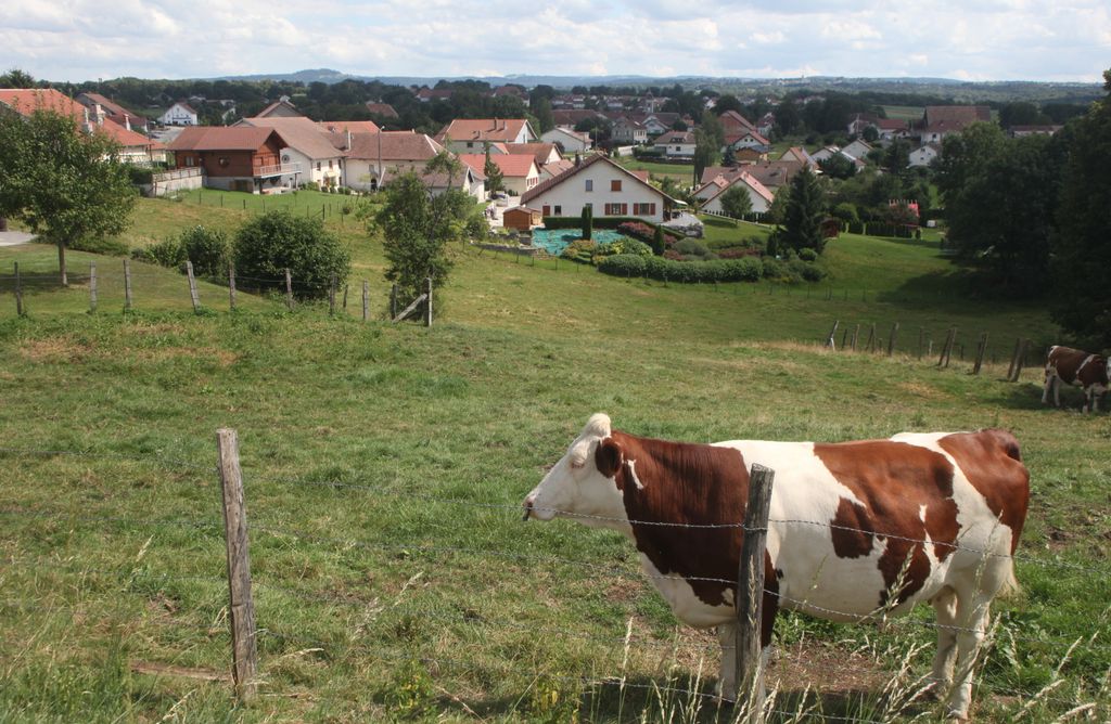 Photo №2 of Étalans