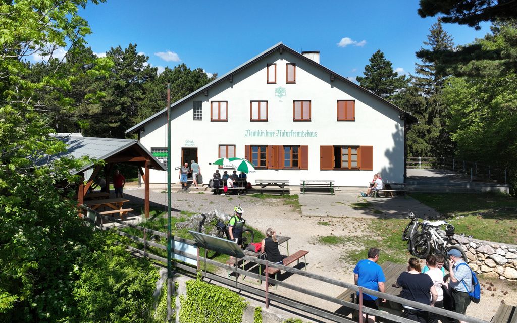 Flatz_(Ternitz)_-_Neunkirchner_Naturfreundehaus_(a)