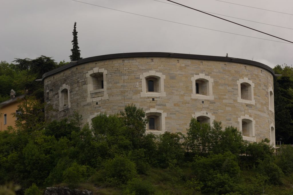Forte_di_Nago_via_al_castel_penede%2C_Nago_(MGK11996)
