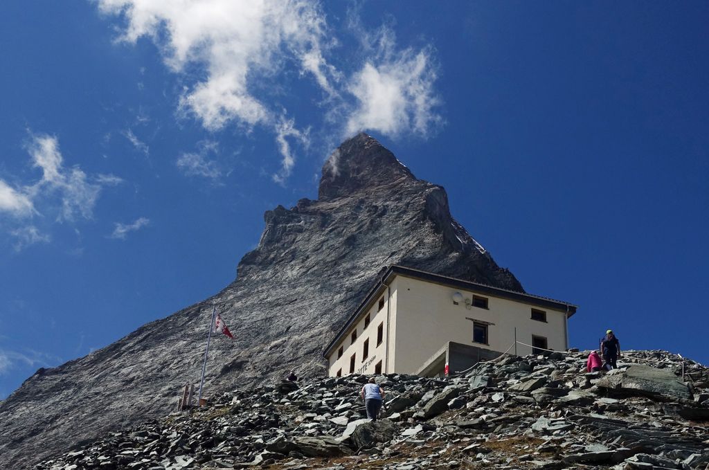 H%C3%B6rnli_Hut_-_Matterhorn