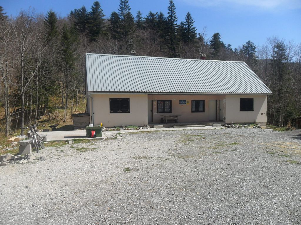 Kugina_ku%C4%87a_-_panoramio