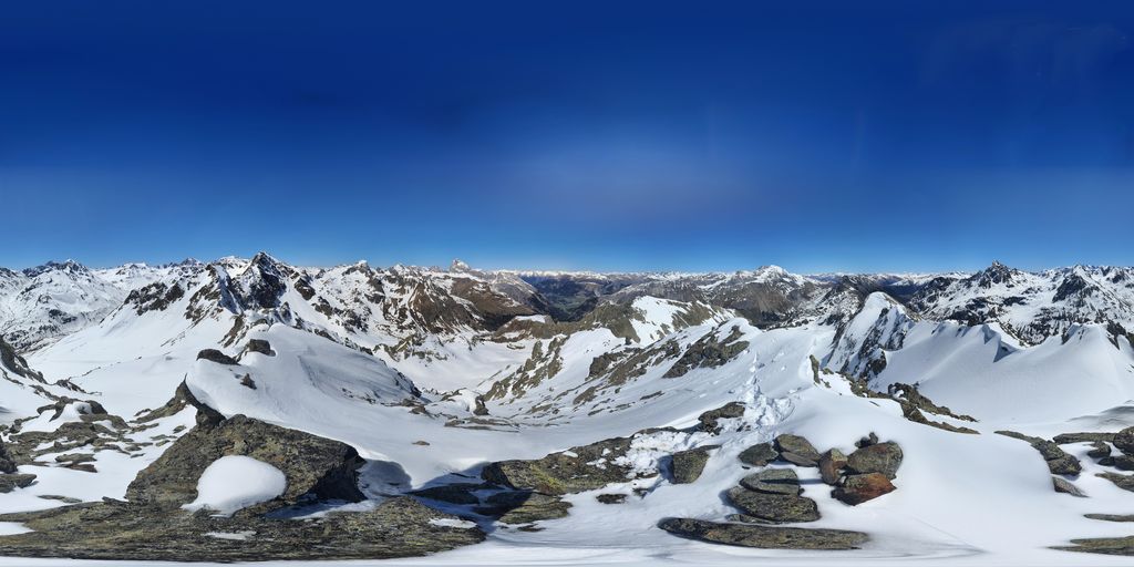 Photo №2 of La Piramida