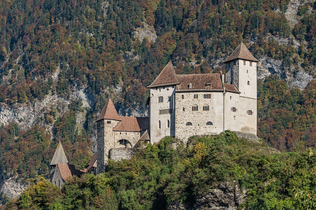 Photo №4 of Burg Gutenberg