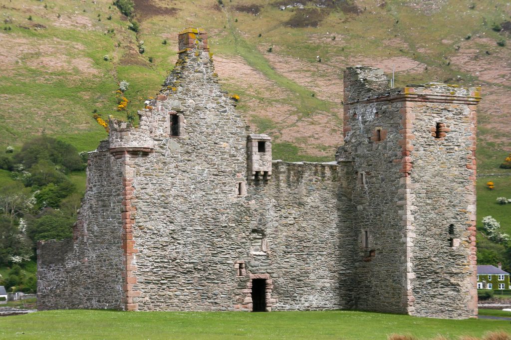 Photo №4 of Lochranza Castle