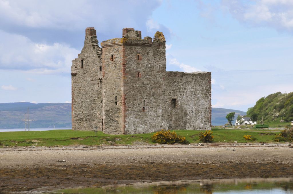 Photo №3 of Lochranza Castle