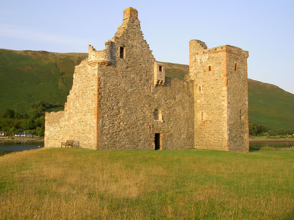 Photo №2 of Lochranza Castle