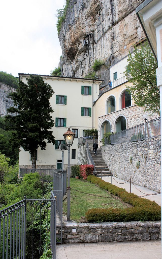 Madonna_della_Corona%2C_the_place_of_pilgrimage