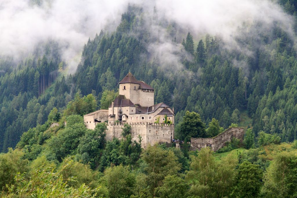 Photo №2 of Burg Reifenstein - Castel Tasso