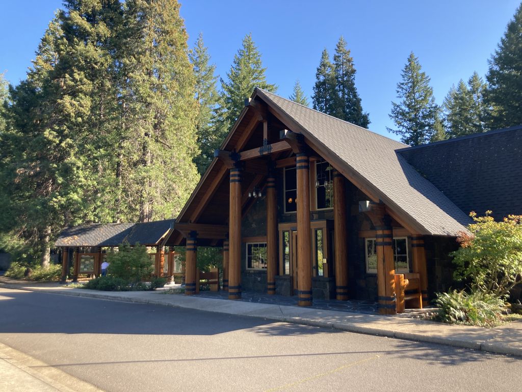 Photo №2 of McKenzie Ranger Station