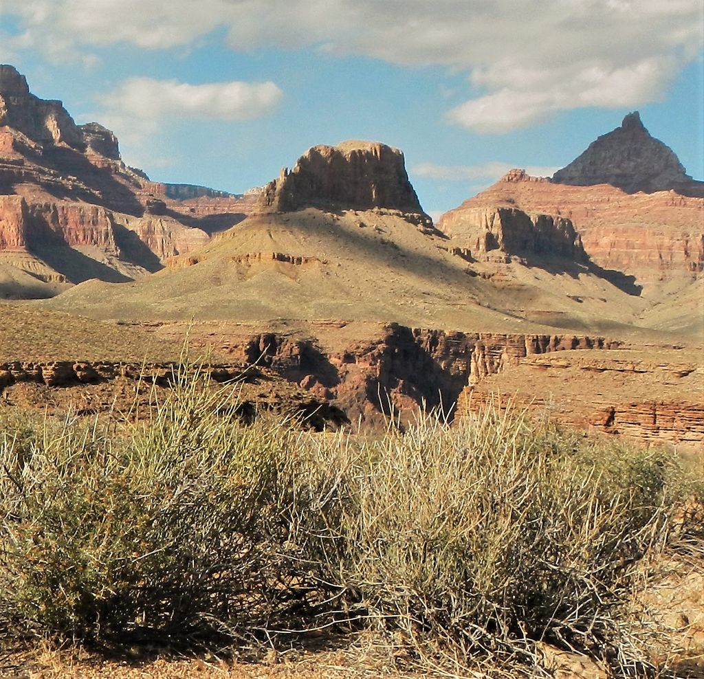 Photo №2 of Newberry Butte