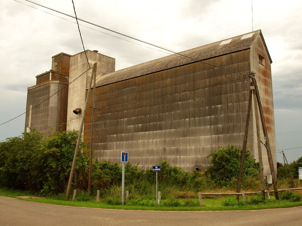 Photo №2 of Péronville