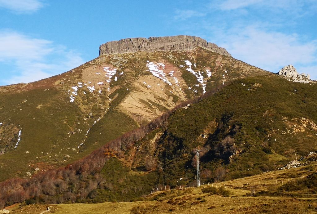 Photo №2 of Peña Labra