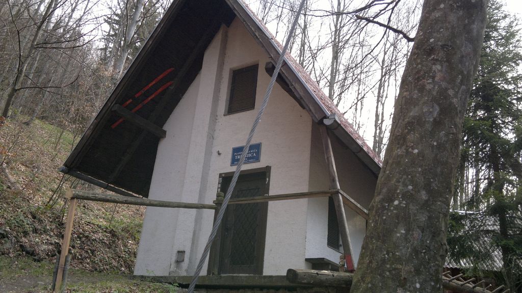 Pl.ku%C4%87a_Tri%C5%A1njica_-_panoramio