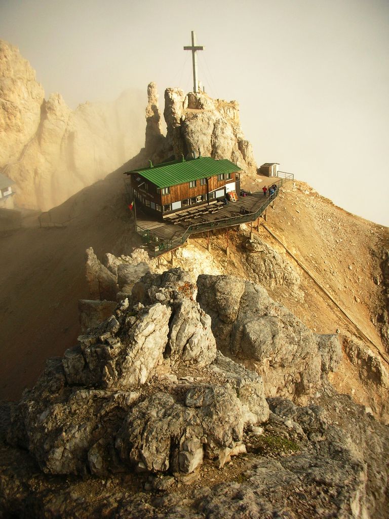 Rifugio_Lorenzi_-_Flickr_-_CarlosBaquero