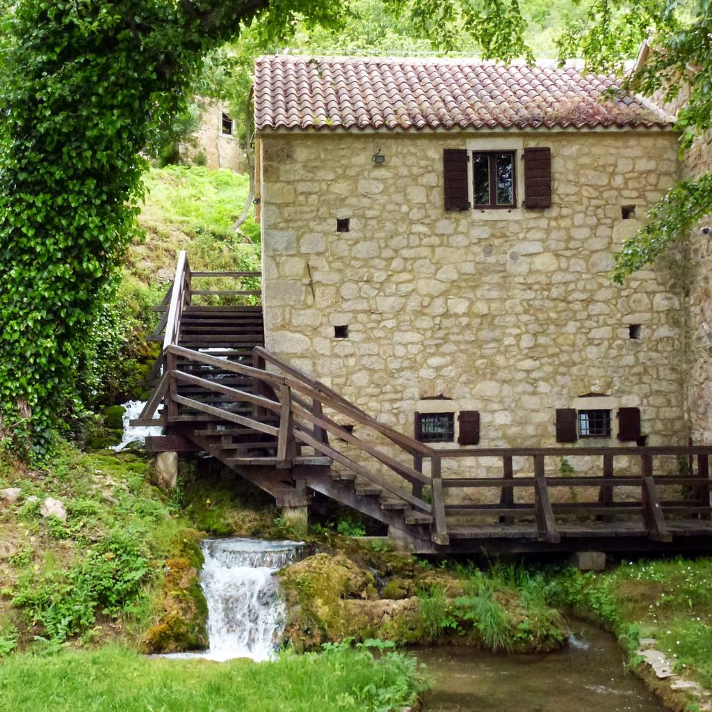 Ro%C5%A1ki_Slap%2C_Krka_National_Park%2C_Croatia_-_panoramio_(4)