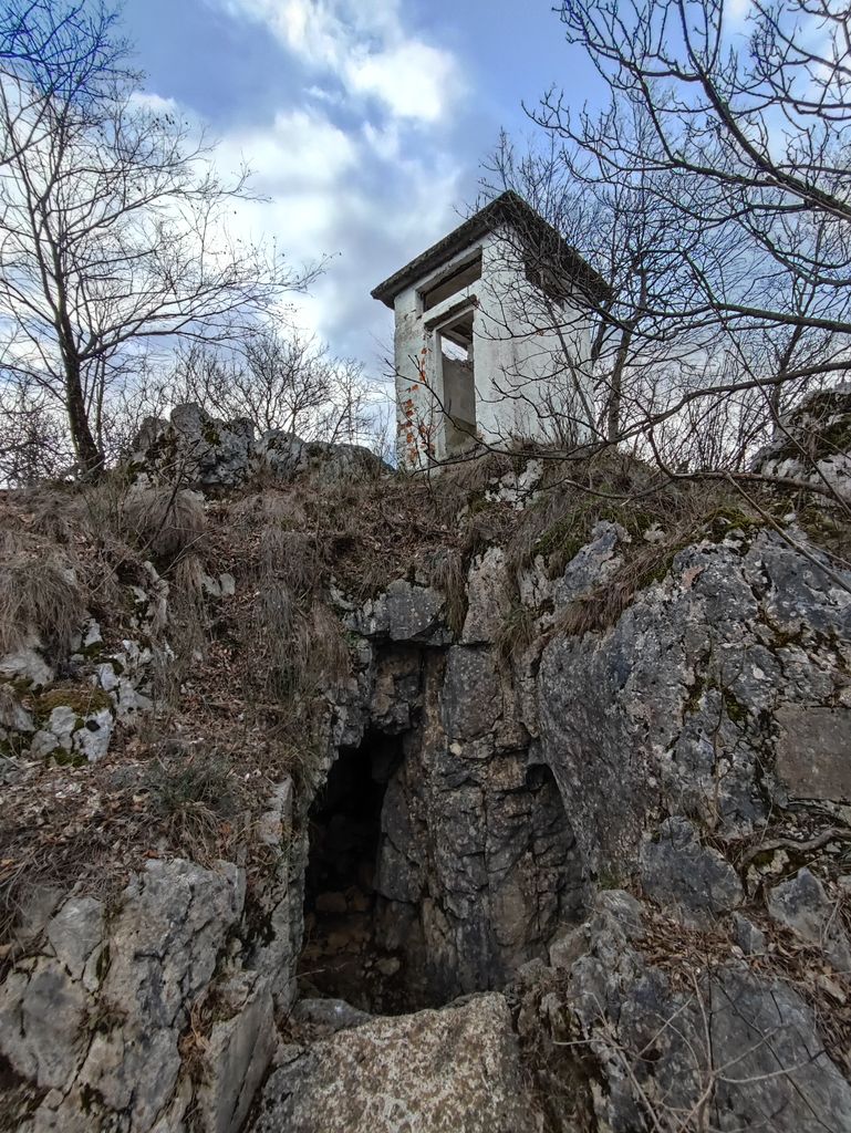 Sabotin%2C_Austrian_observatory_and_bunkers