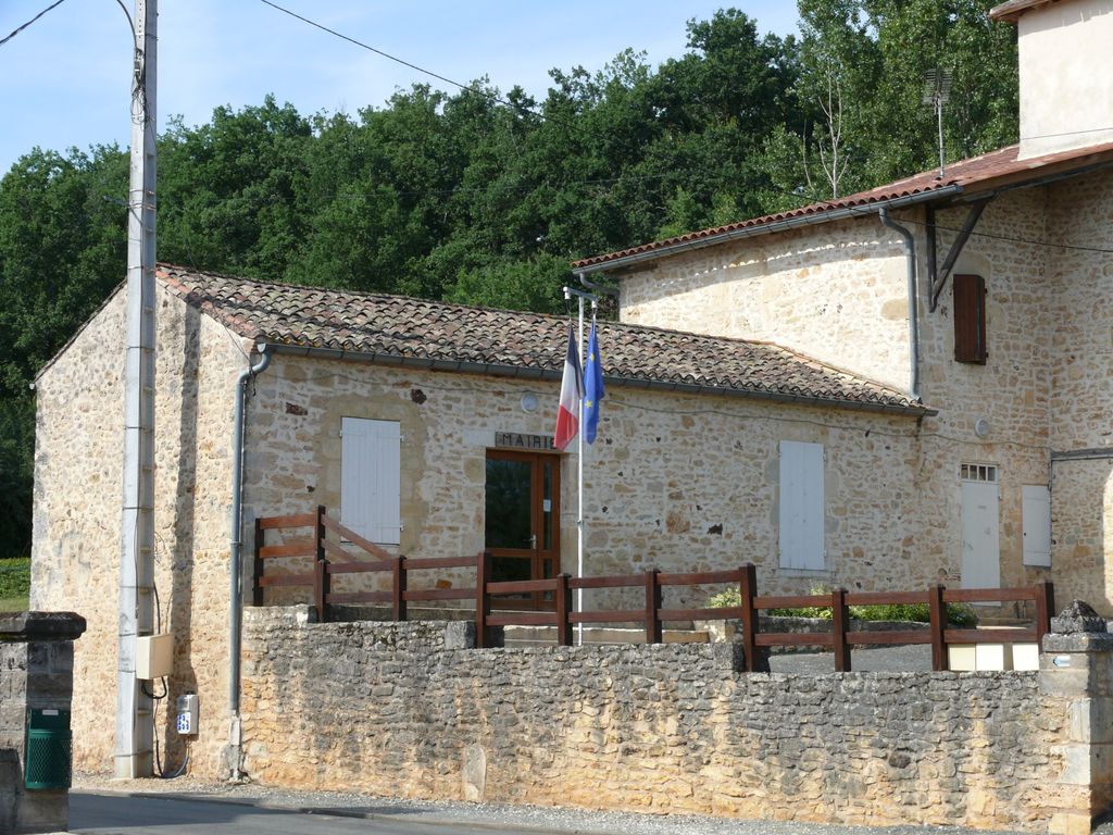 Photo №2 of Salles