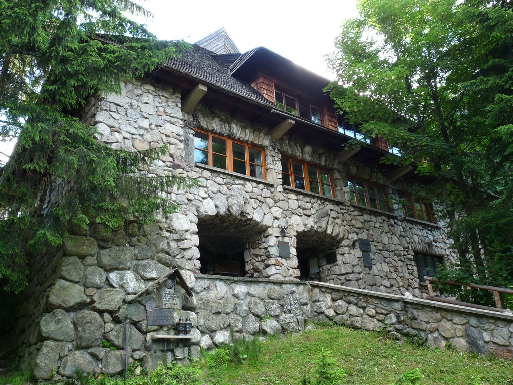 Schronisko_PTTK_na_Polanie_Chocho%C5%82owskiej_11_-_panoramio