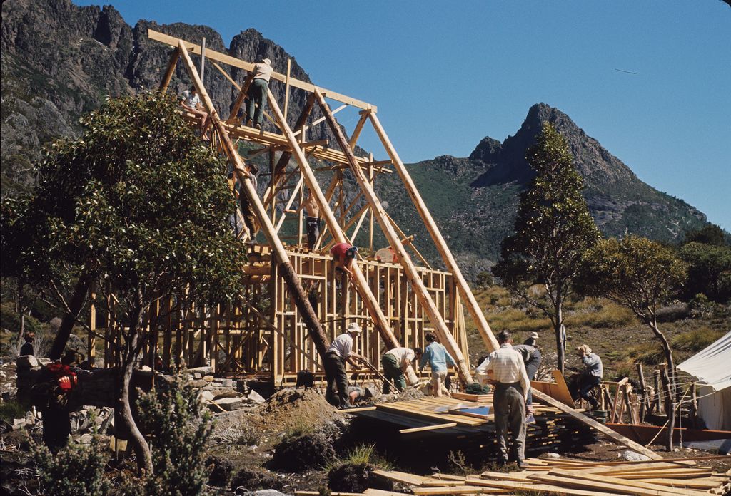 Scott-Kilvert_Memorial_Hut_in_progress