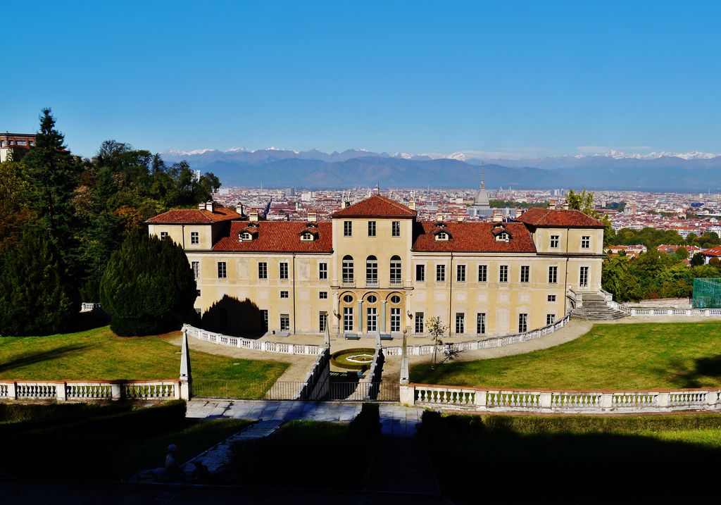 Photo №4 of Villa della Regina