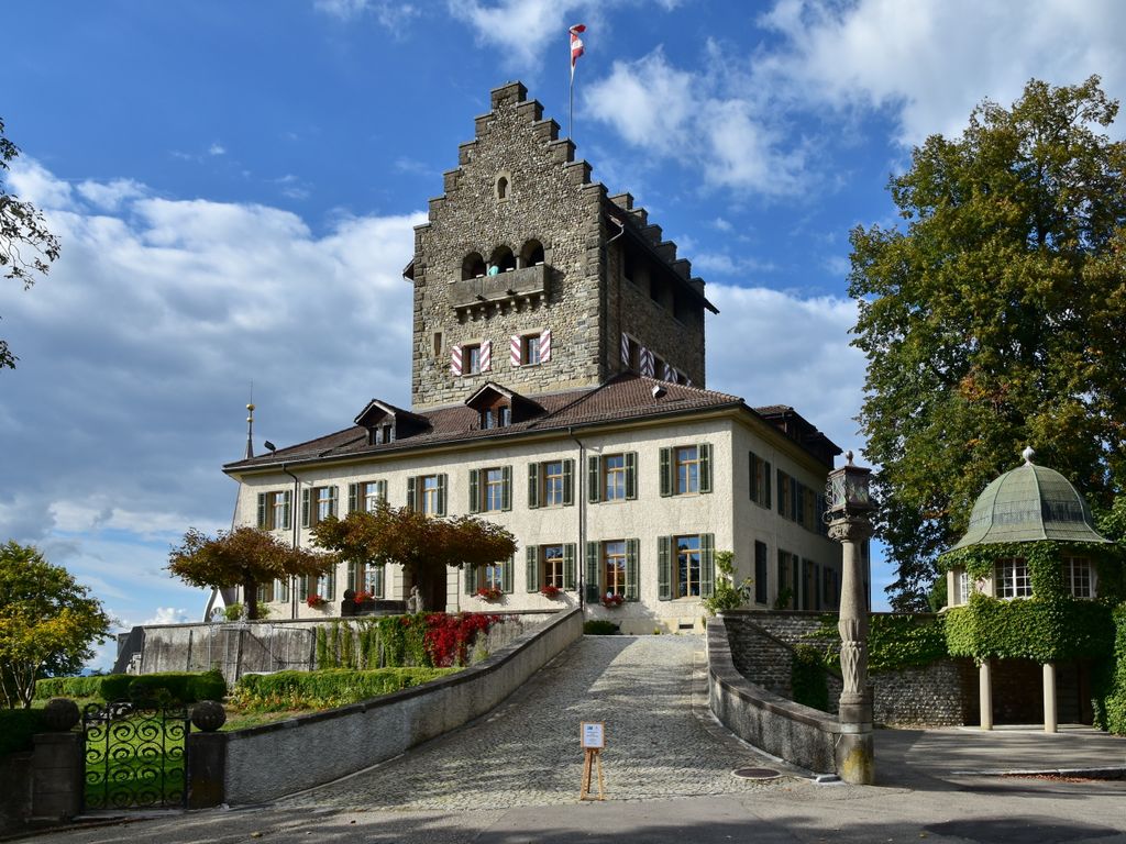 Photo №2 of Schloss Uster