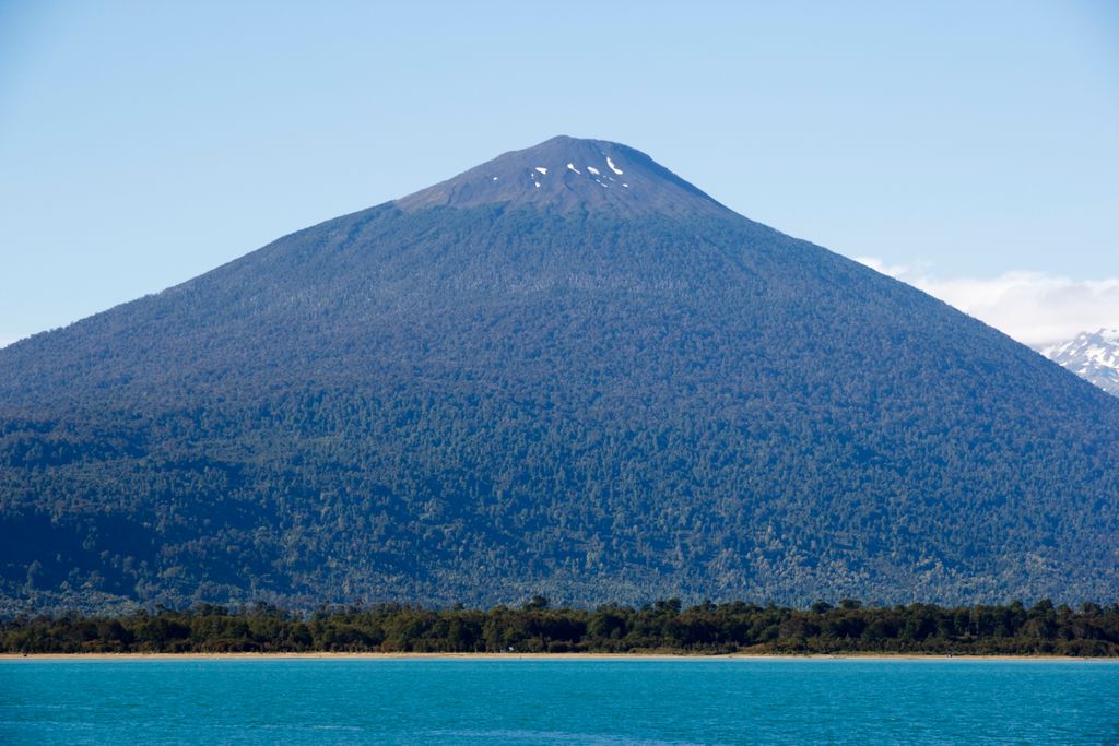 Photo №2 of Volcán Hornopirén