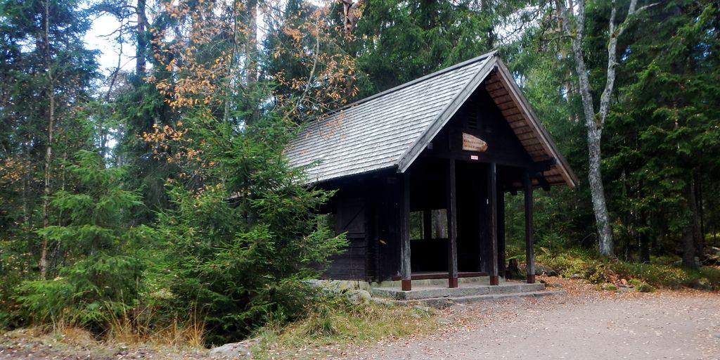 Wei%C3%9Fensteinh%C3%BCtte_auf_dem_Sommerberg_-_panoramio